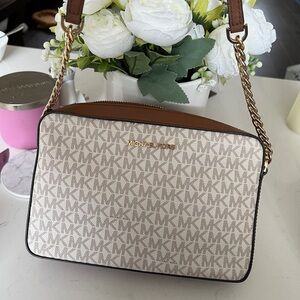 Michael Kors Jet Set East West Crossbody.